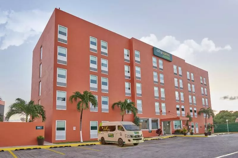 Fotos del hotel City Express Junior Cancun:  8