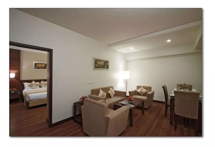 Fotos del hotel Surestay Plus  By Best Western Indore:  25