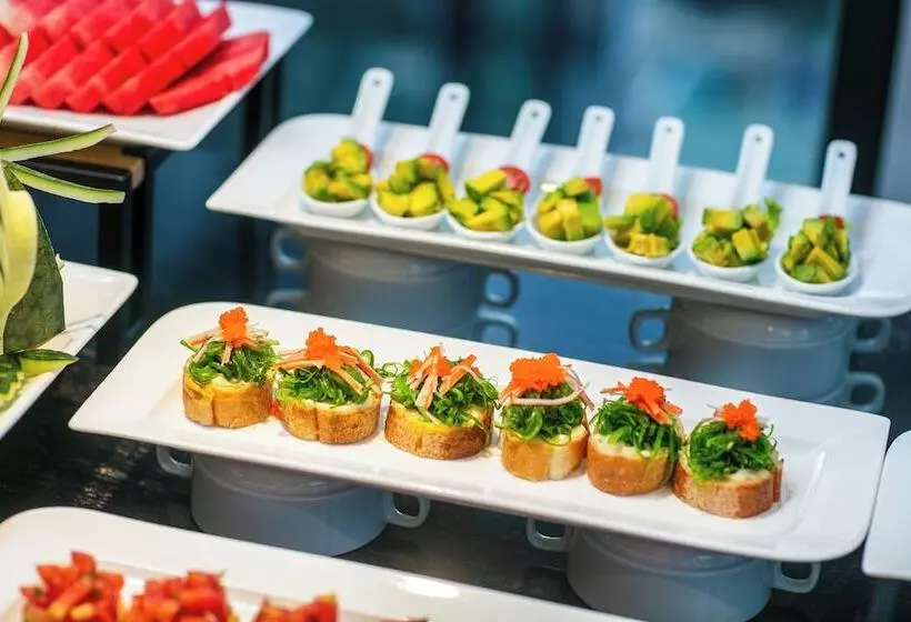 May De Ville Old Quarter