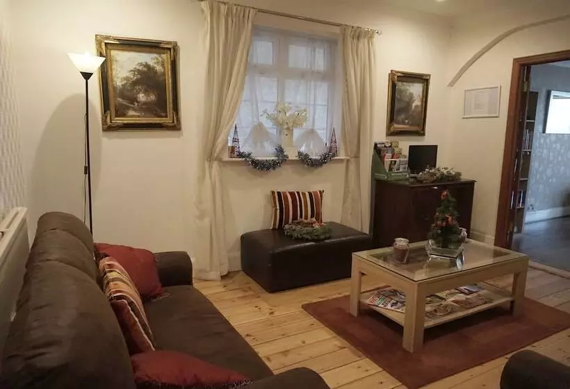 Fotos del hotel The Ridings Guest House:  19