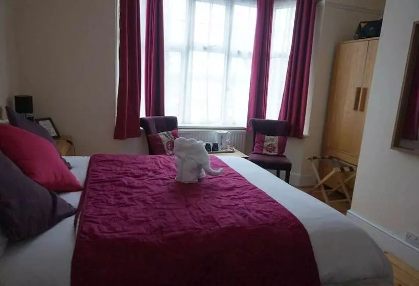 Fotos del hotel The Ridings Guest House:  5