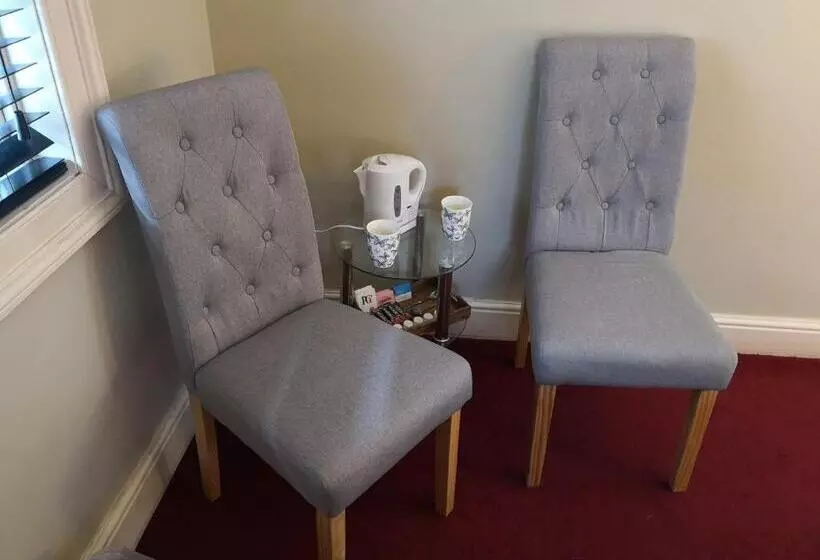 Fotos del hotel The Commercial Bar &:  6