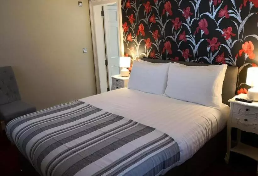 The Commercial Bar &