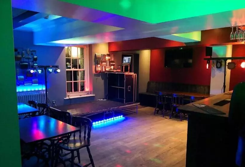 Fotos del hotel The Commercial Bar &:  2