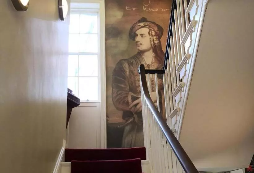 Fotos del hotel The Commercial Bar &:  5