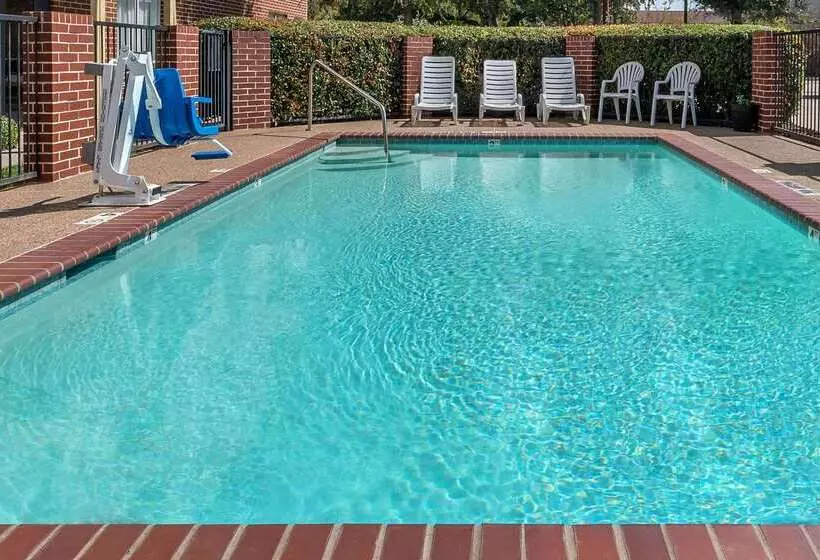 Fotos del hotel Days Inn & Suites By Wyndham Dallas:  17