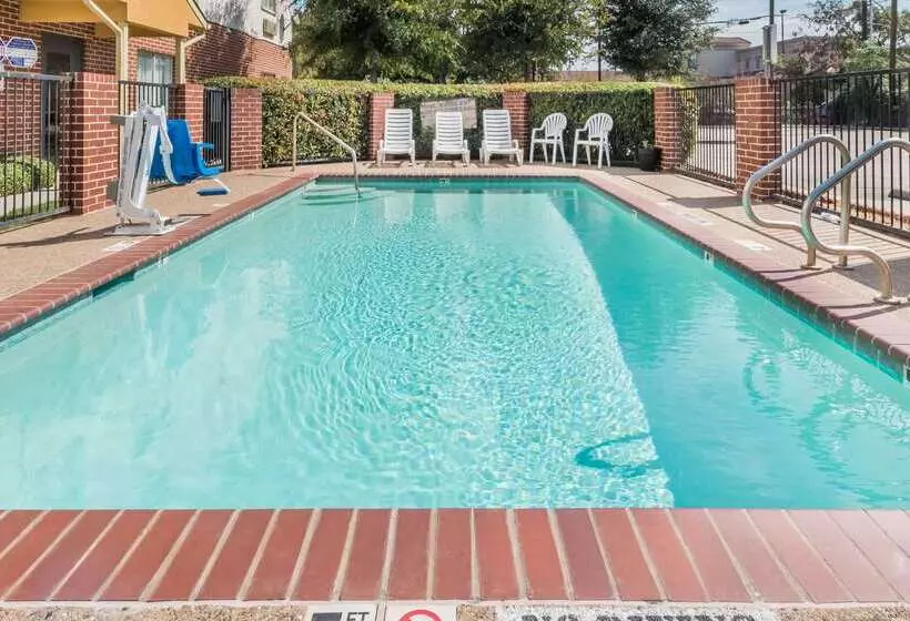 Fotos del hotel Days Inn & Suites By Wyndham Dallas:  15