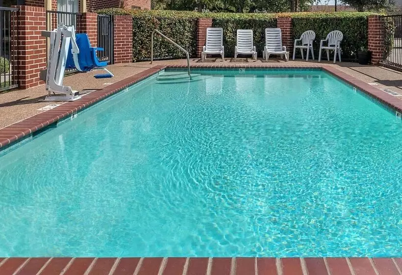 Fotos del hotel Days Inn & Suites By Wyndham Dallas:  7