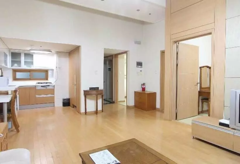 Fotos del hotel The Suite Place Serviced Residences:  2