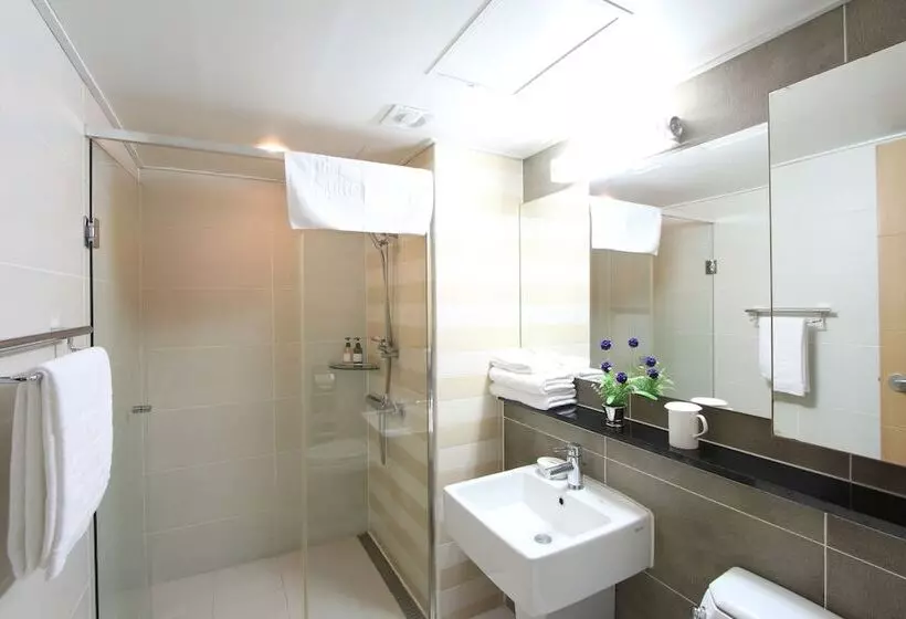 Fotos del hotel The Suite Place Serviced Residences:  3