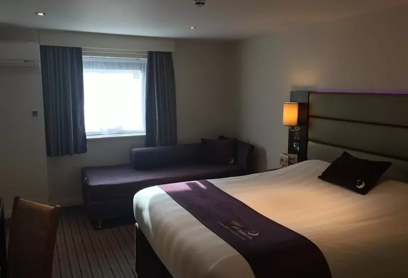 Fotos del hotel Premier Inn Wimbledon South:  8