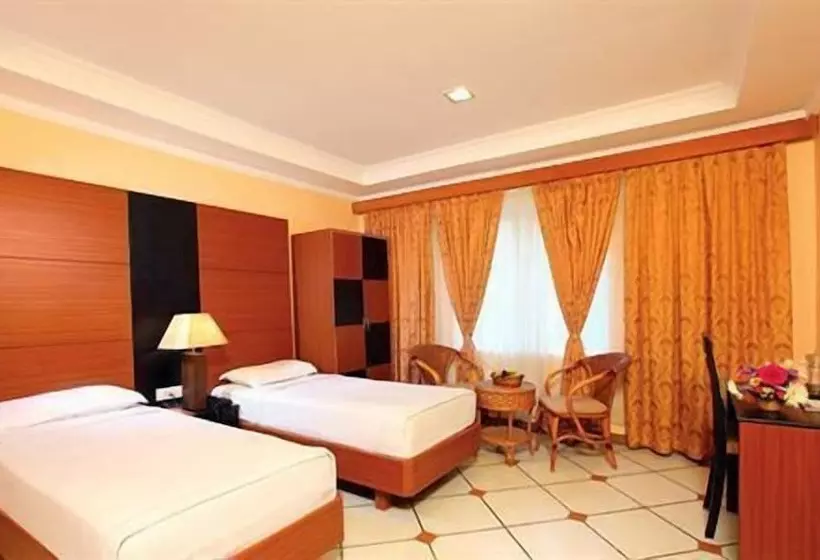 Fotos del hotel Emarald Hotels:  2