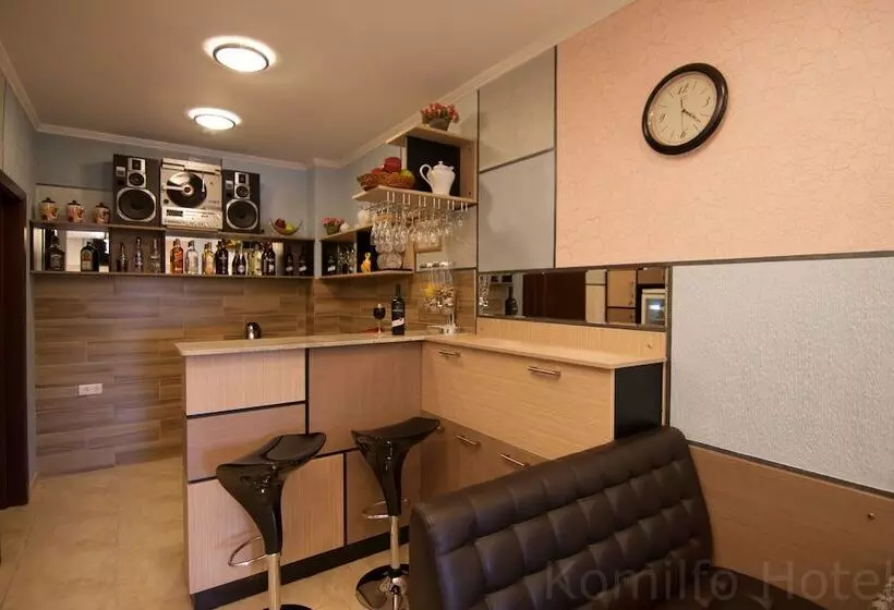 Fotos del hotel Komilfo:  4