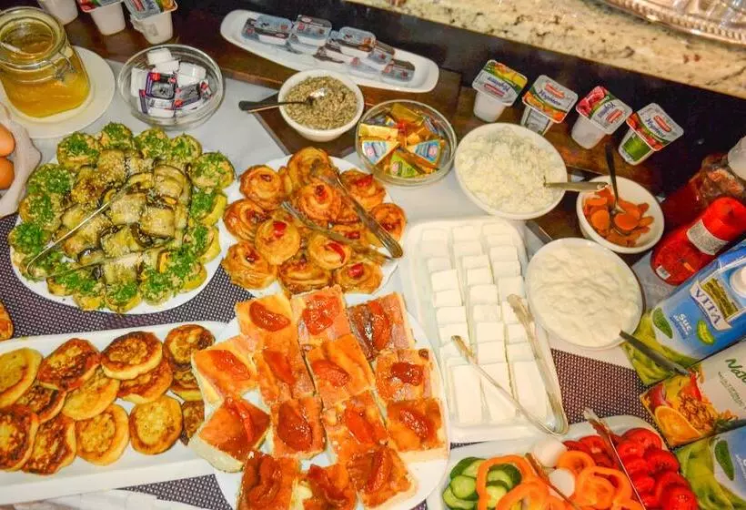 Fotos del hotel Komilfo:  3