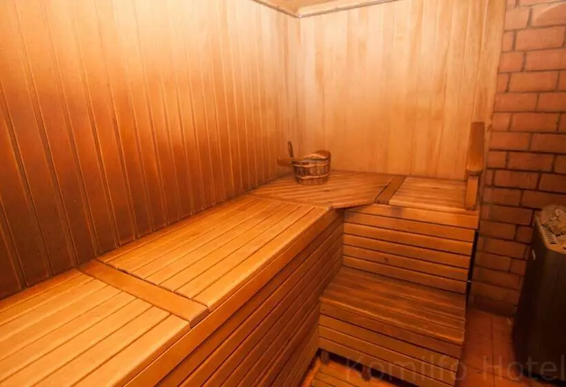 Fotos del hotel Komilfo:  8