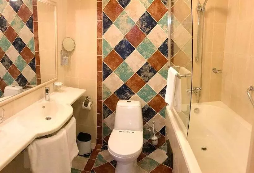 Fotos del hotel Komilfo:  6