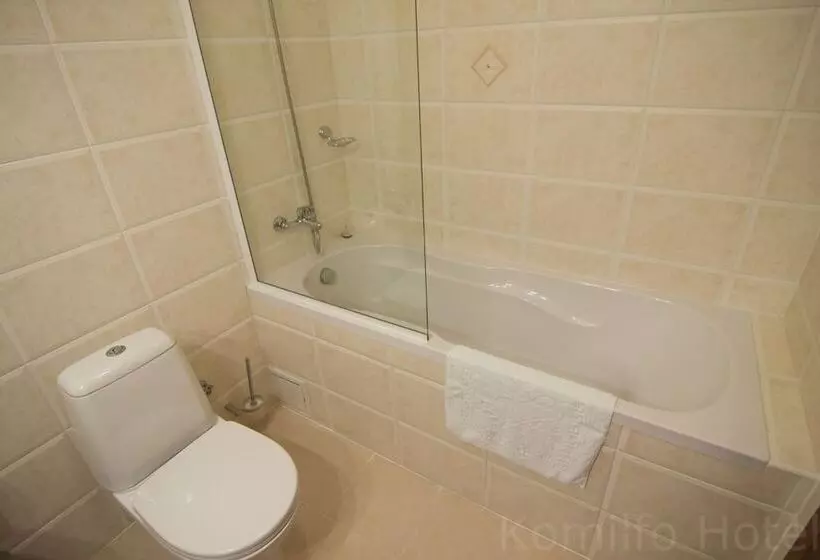 Fotos del hotel Komilfo:  11