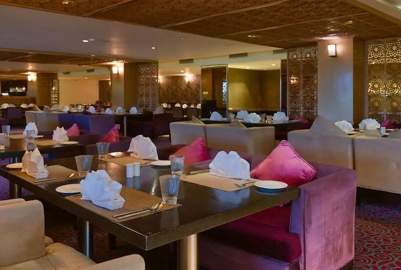 Fotos del hotel Davanam Sarovar Portico Suites:  11