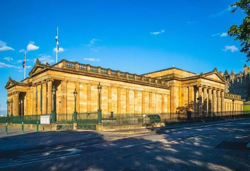 Fotos del hotel Travelodge Edinburgh Central Queen Street:  5