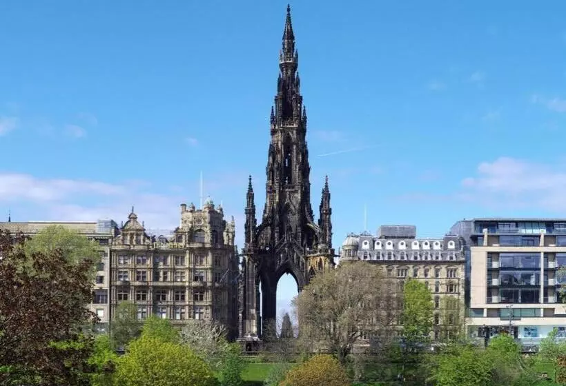 Fotos del hotel Travelodge Edinburgh Central Queen Street:  2