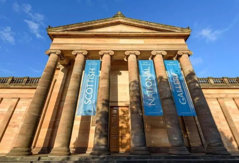 Travelodge Edinburgh Central Queen Street