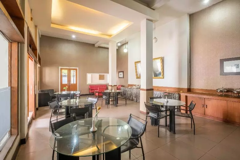 Fotos del hotel Capital O 2239 Hotel Endah Parahyangan:  6