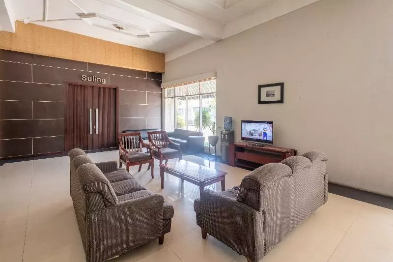 Fotos del hotel Capital O 2239 Hotel Endah Parahyangan:  2