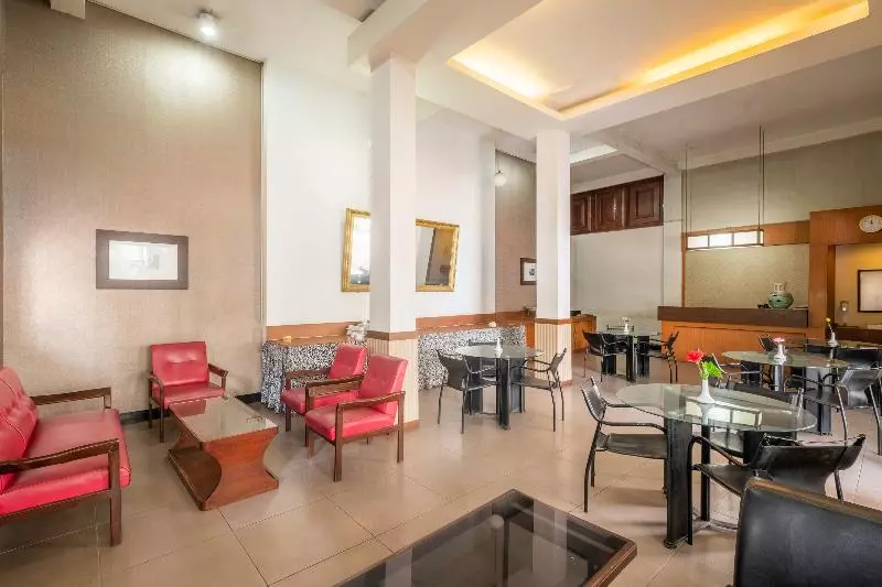 Fotos del hotel Capital O 2239 Hotel Endah Parahyangan:  4