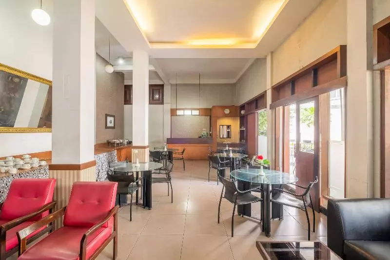 Fotos del hotel Capital O 2239 Hotel Endah Parahyangan:  10