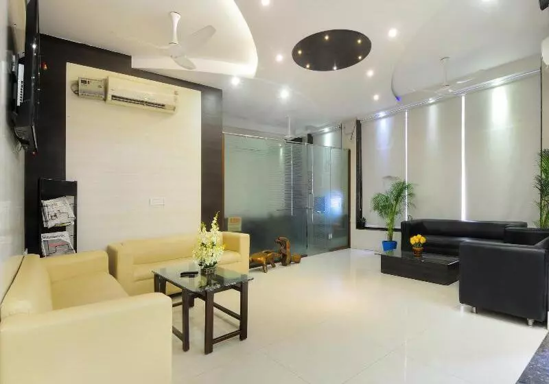 Fotos del hotel Sky Rich International Karol Bagh  Fully Vaccinated Staff:  14