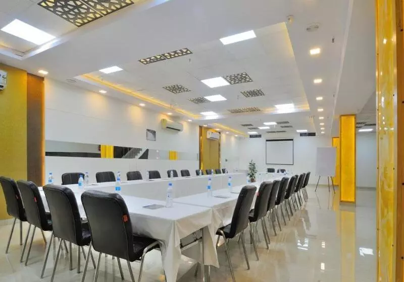 Fotos del hotel Sky Rich International Karol Bagh  Fully Vaccinated Staff:  8