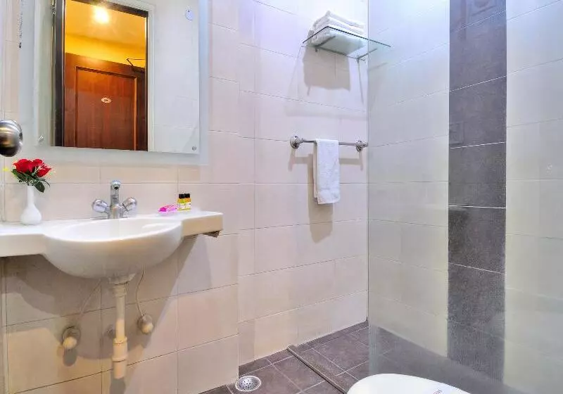 Fotos del hotel Sky Rich International Karol Bagh  Fully Vaccinated Staff:  5