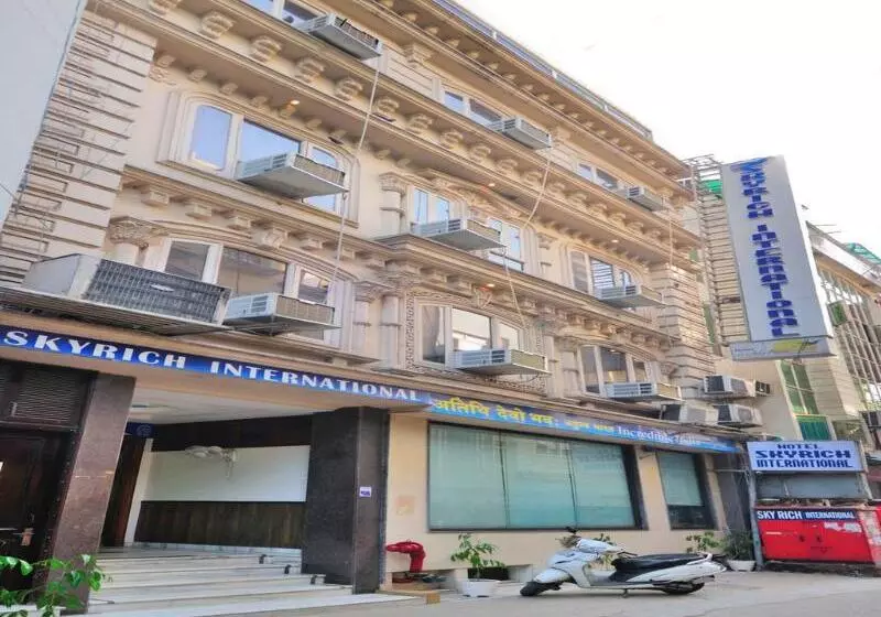 Sky Rich International Karol Bagh  Fully Vaccinated Staff