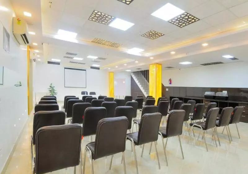 Fotos del hotel Sky Rich International Karol Bagh  Fully Vaccinated Staff:  10