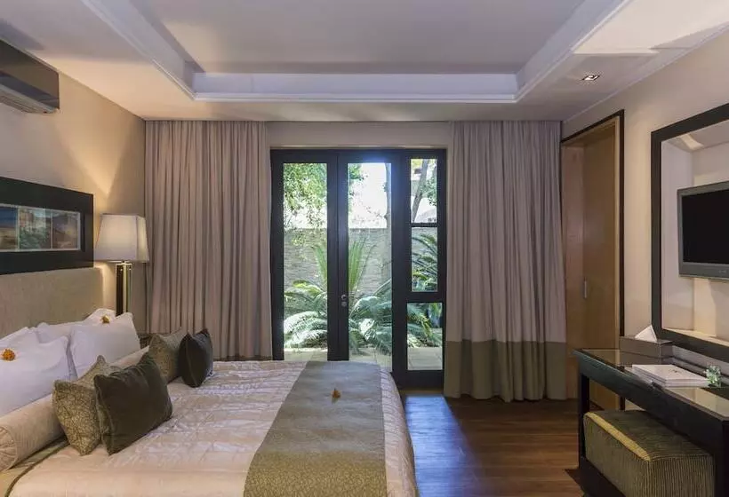 Mantis No5 Boutique Art