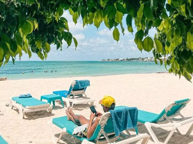 Fotos del hotel Cocoplum Beach:  15