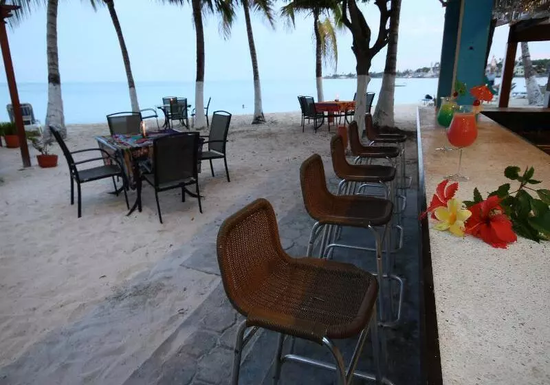 Fotos del hotel Cocoplum Beach:  6
