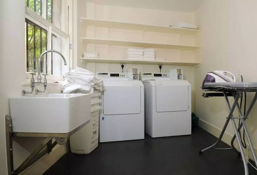 Fotos del hotel West End Hostel:  5