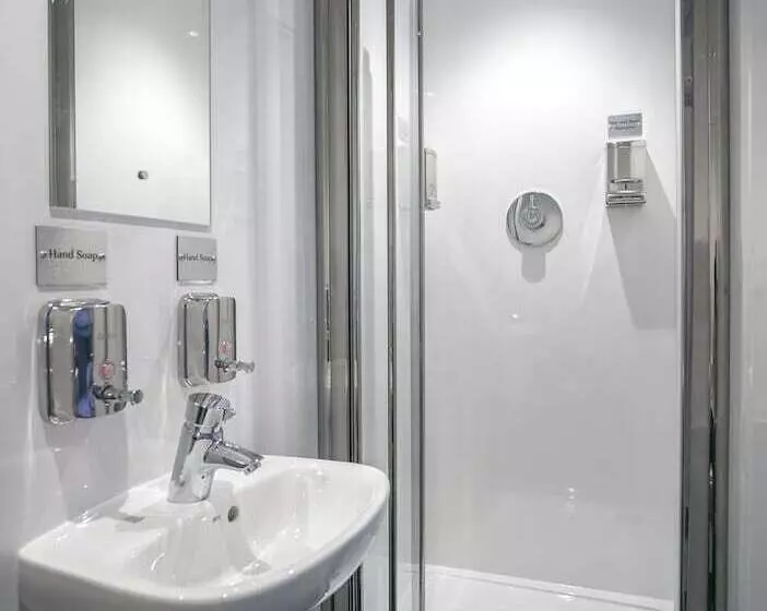 Fotos del hotel West End Hostel:  8