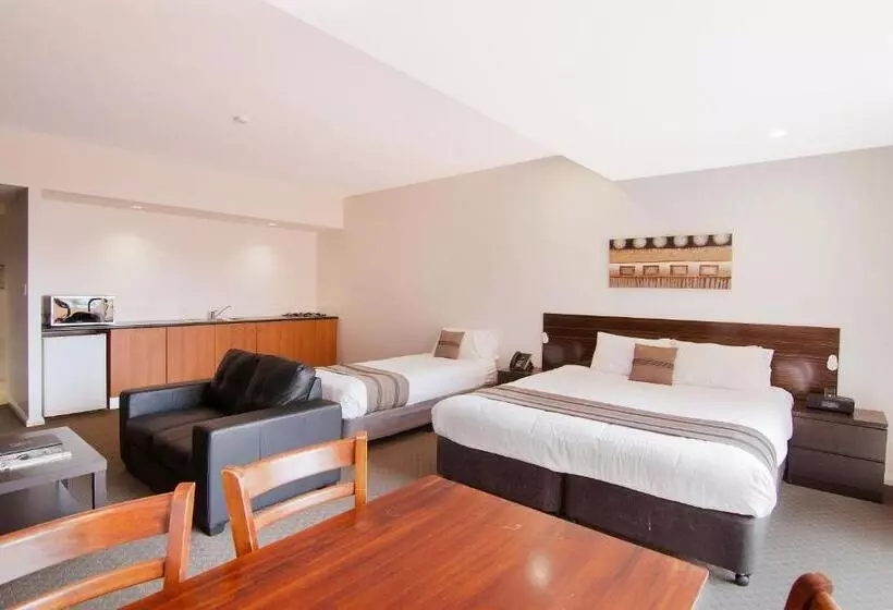 Boulevard On Beaumont