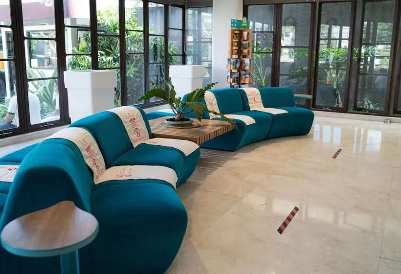 Fotos del hotel Grand Livio Kuta:  2