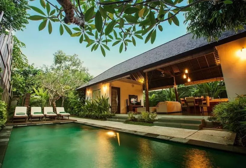 The Astari  Villa And Residence