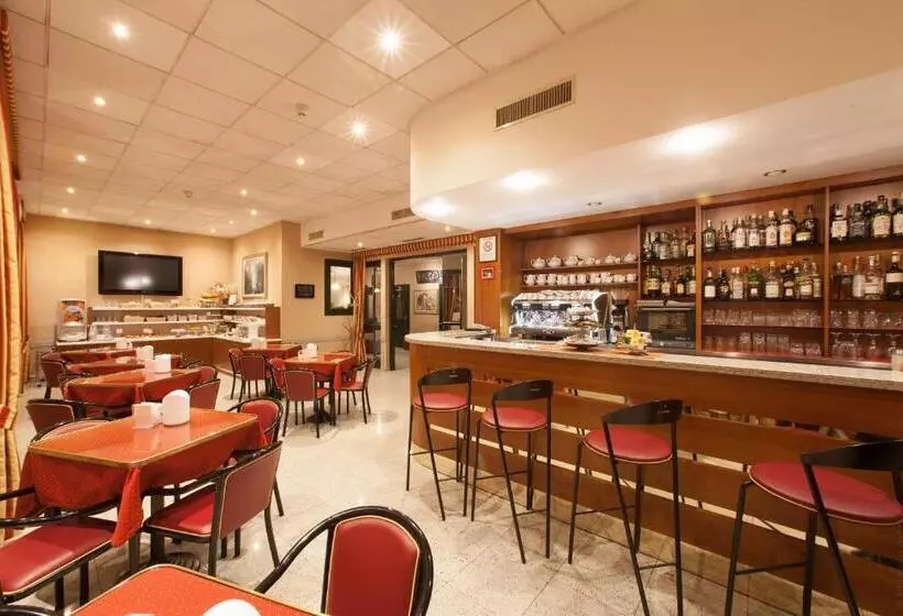 Fotos del hotel Tirreno:  5