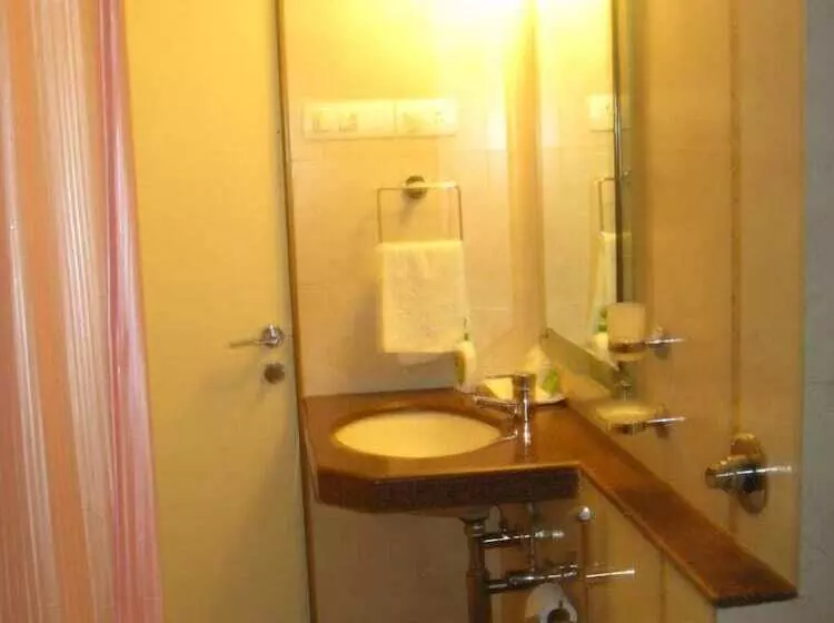 Fotos del hotel Hummingbird Apartments  Saiprasad:  13