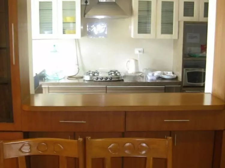 Fotos del hotel Hummingbird Apartments  Saiprasad:  4