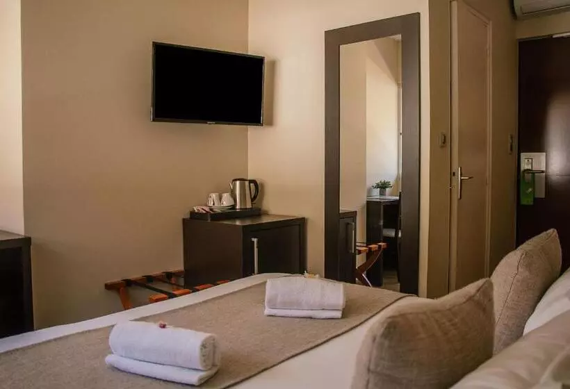 Fotos del hotel Hôtel La Pinède:  11