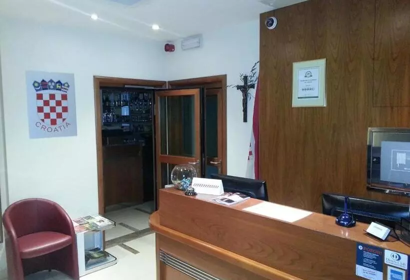 Fotos del hotel Croatia:  3