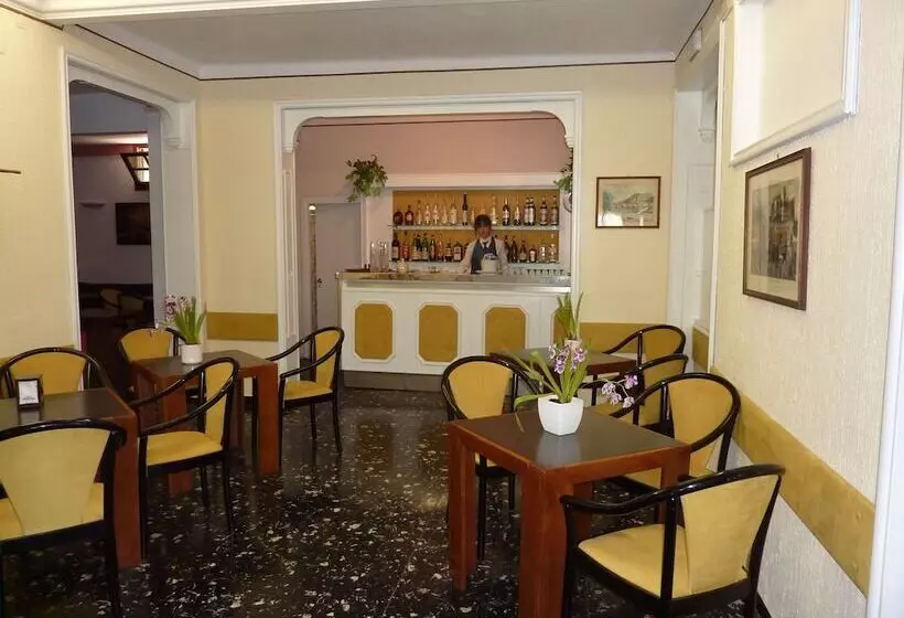 Fotos del hotel Ariston Montecarlo:  6