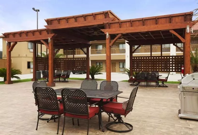 Fotos del hotel Days Inn & Suites By Wyndham Houston Northspring:  4