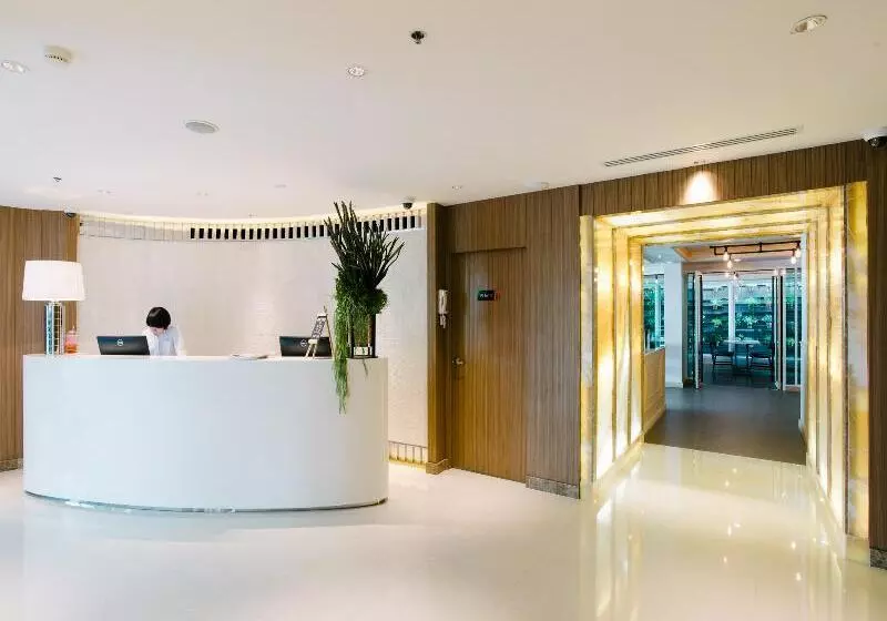 Citrus Sukhumvit 11 By Compass Hospitality  Sha Extra Plus